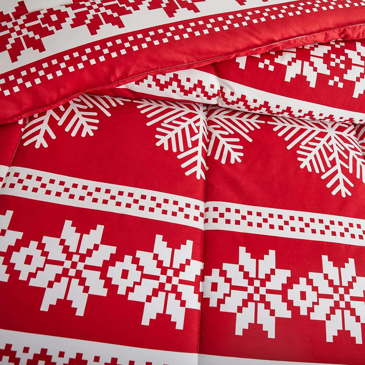 Christmas Bed in a Bag 7 Pieces Red Snowflake Queen Size Comforter Set Holiday Style - Soft Microfiber Reversible Bed Duvet Set (1 Comforter 2 Pillow Shams 1 Flat Sheet 1 Fitted Sheet 2 Pillowcases)