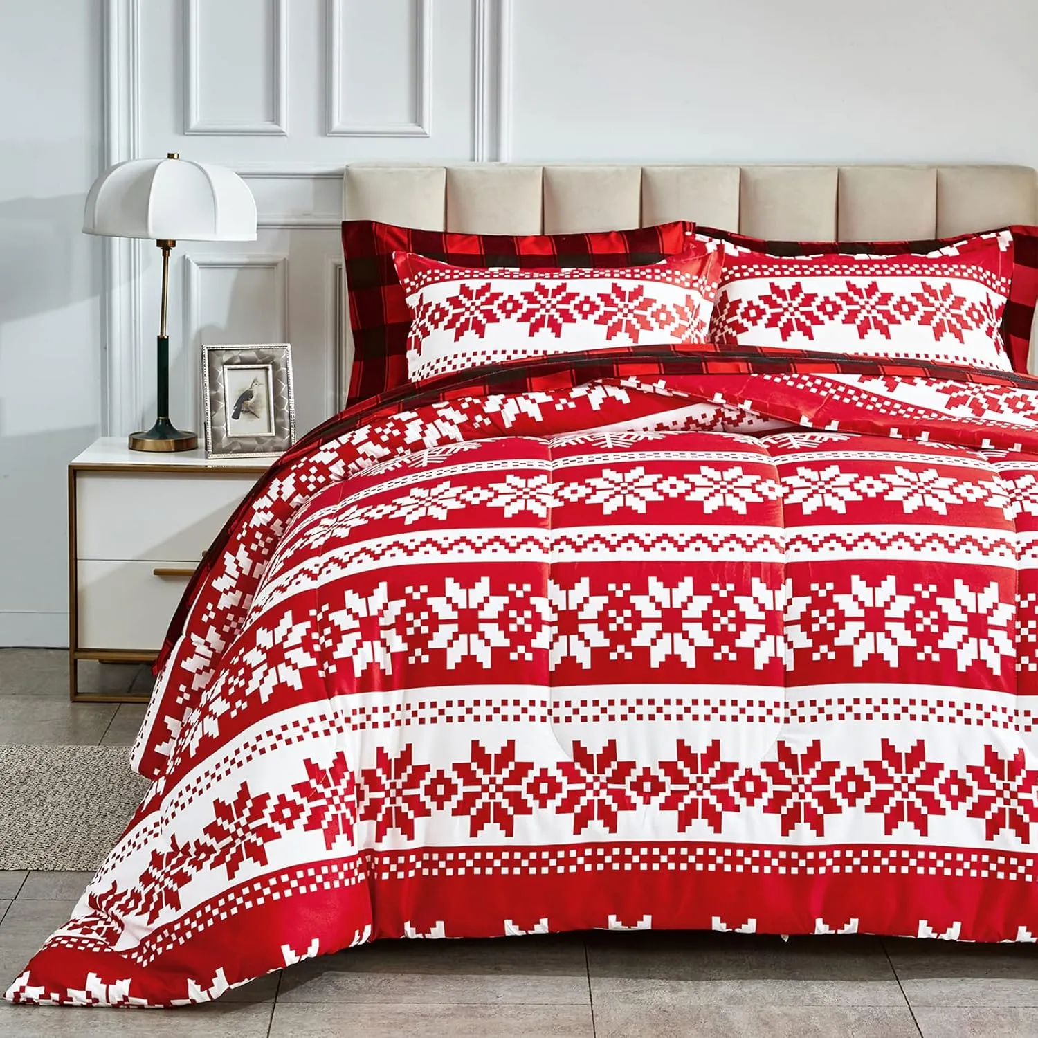 Christmas Bed in a Bag 7 Pieces Red Snowflake Queen Size Comforter Set Holiday Style - Soft Microfiber Reversible Bed Duvet Set (1 Comforter 2 Pillow Shams 1 Flat Sheet 1 Fitted Sheet 2 Pillowcases)