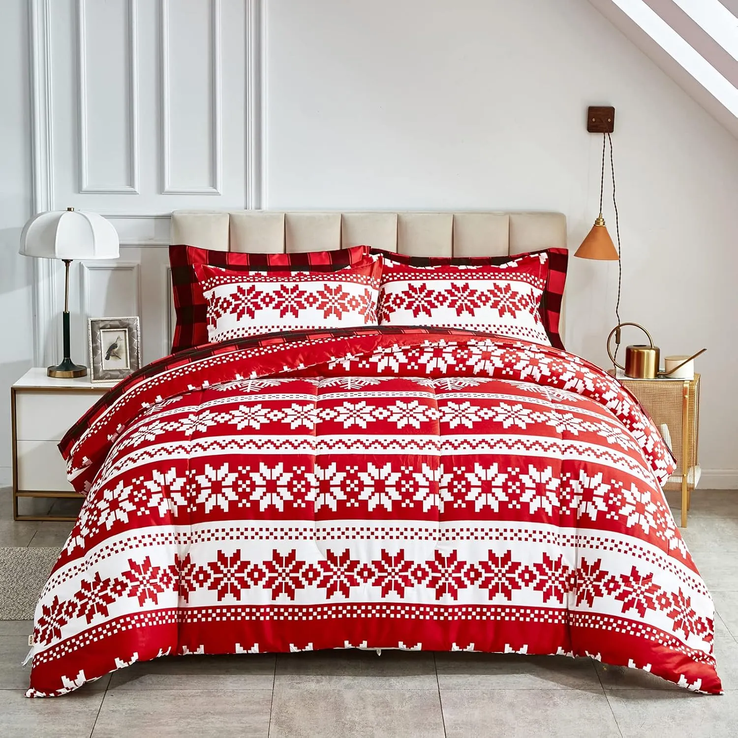 Christmas Bed in a Bag 7 Pieces Red Snowflake Queen Size Comforter Set Holiday Style - Soft Microfiber Reversible Bed Duvet Set (1 Comforter 2 Pillow Shams 1 Flat Sheet 1 Fitted Sheet 2 Pillowcases)
