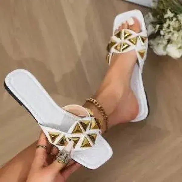 Comfortable Flat Sandals for Women in Plus Sizes with Stylish Design