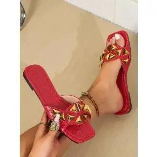 Comfortable Flat Sandals for Women in Plus Sizes with Stylish Design