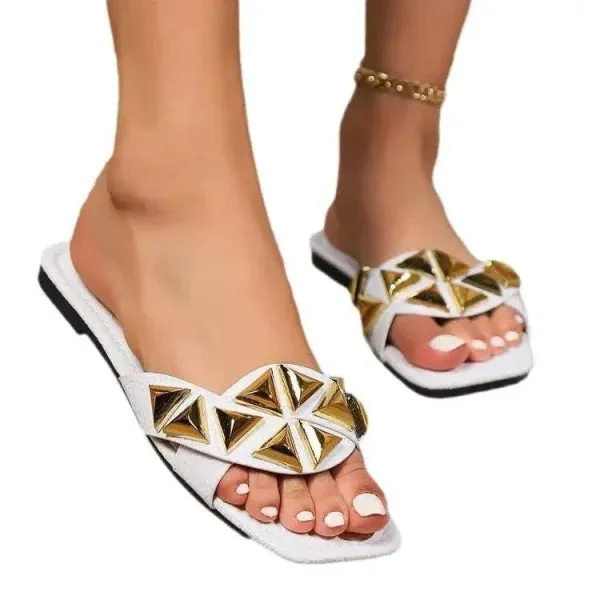 Comfortable Flat Sandals for Women in Plus Sizes with Stylish Design