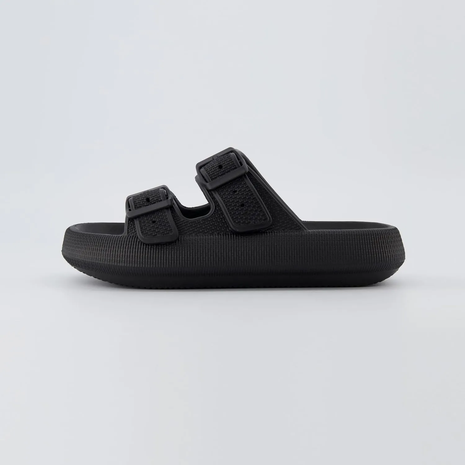 CUSHIONAIRE Women's Fame recovery cloud slide with  Comfort
