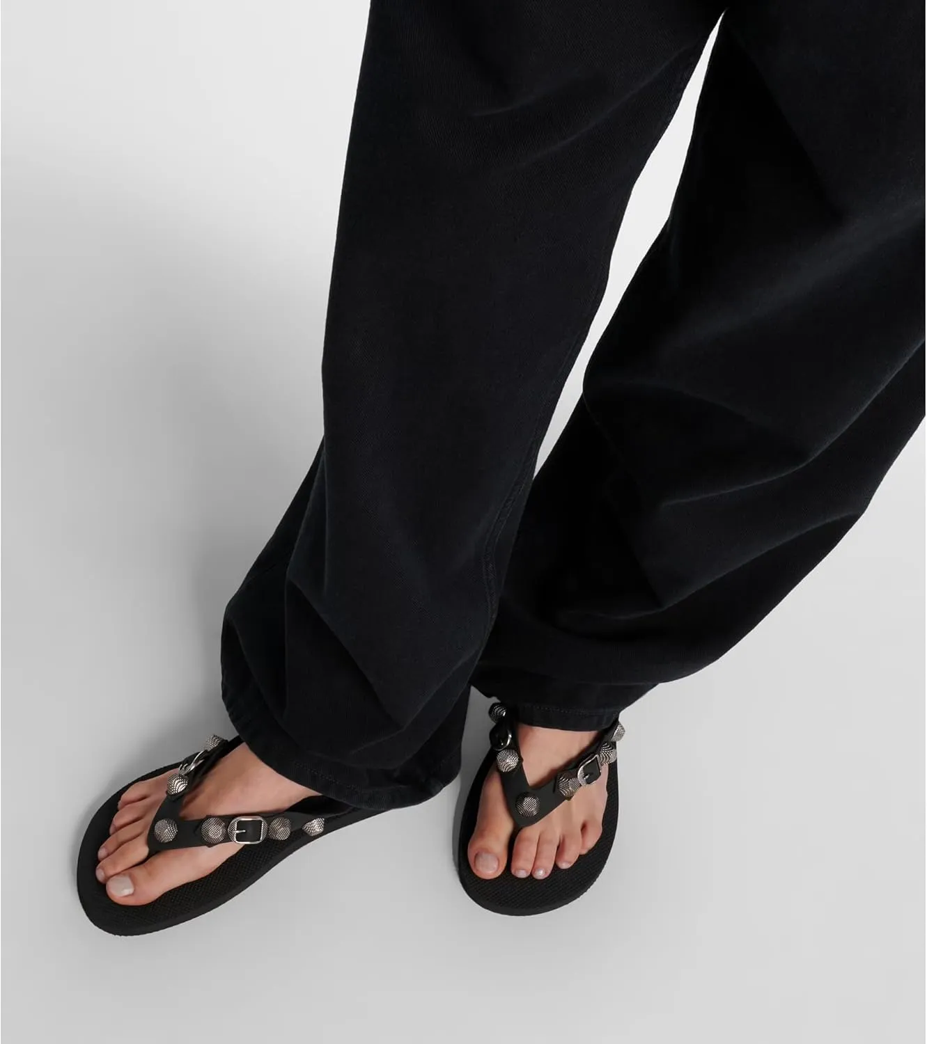 Kluolandi Studded Flip Flops for Women Beach Thong Sandals Comfortable Flat Slides Summer Slippers