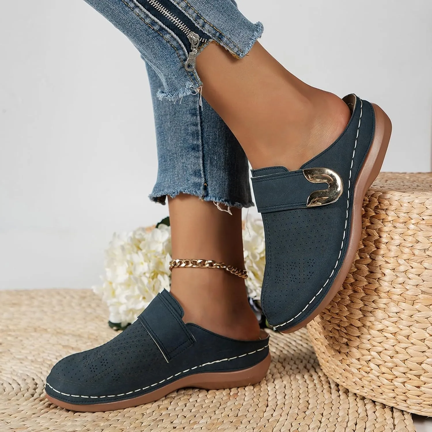 Kubbon Clogs for Women Slip-On Flat Mule Shoes Comfortable Closed Toe Clogs Casual Walking Wedge Clog Summer Shoes Dressy Beach Sandals