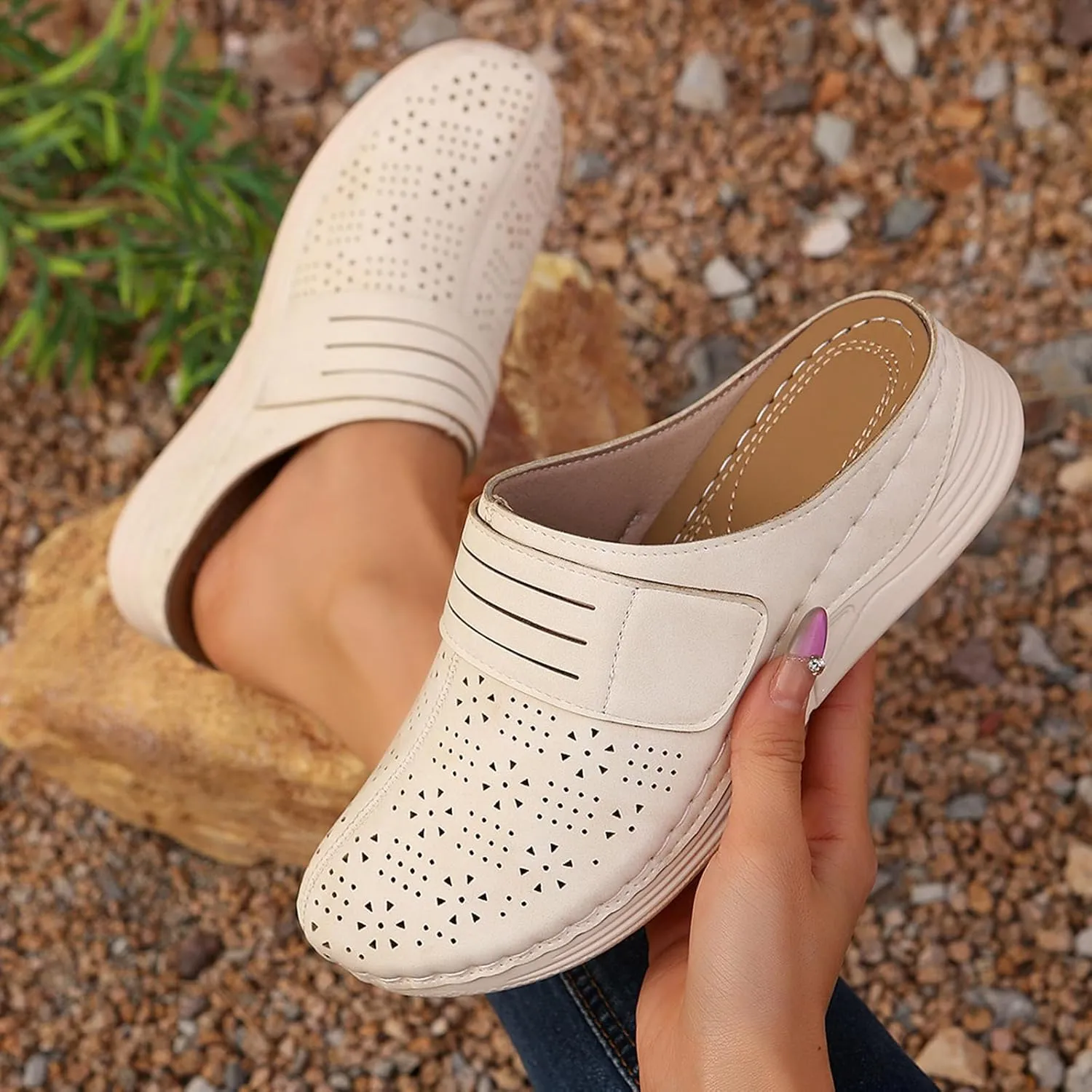 Kubbon Clogs for Womens Slip-On Flat Mule Shoes Comfortable Outdoor Mule Orthopedic Leather Clog Breathable Closed Toe Sandals Summer Wedge Shoes