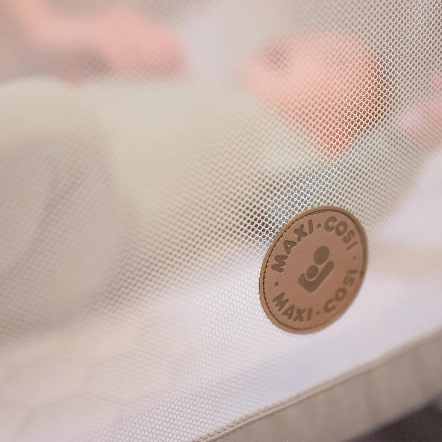 Maxi-Cosi Iora Baby Bassinets Bedside Sleeper, Portable Bassinet, Infant Bedside Sleeper Crib, Height Adjustable, Breathable Mesh, Large Storage Basket, Classic Graphite