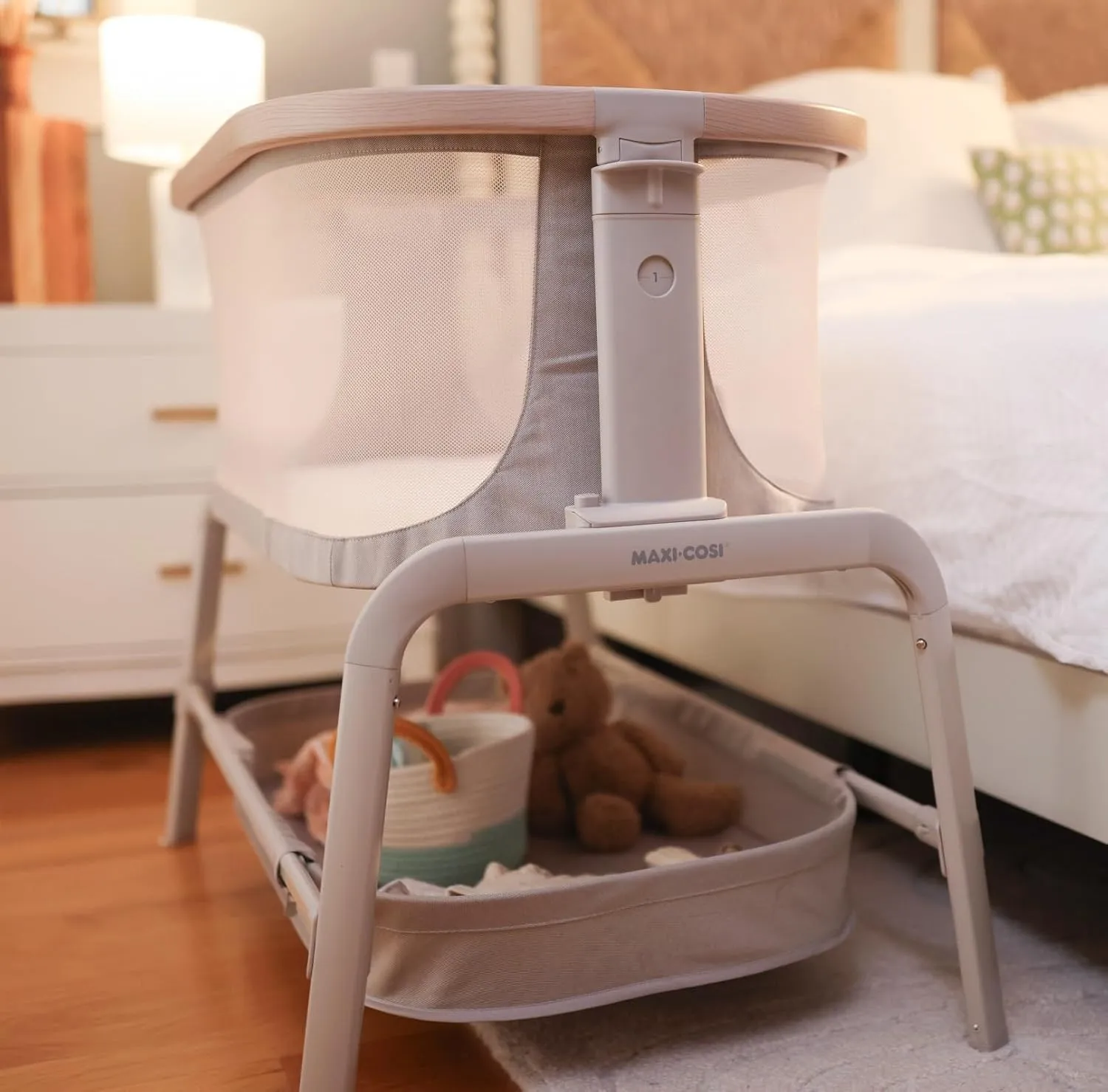 Maxi-Cosi Iora Baby Bassinets Bedside Sleeper, Portable Bassinet, Infant Bedside Sleeper Crib, Height Adjustable, Breathable Mesh, Large Storage Basket, Classic Graphite