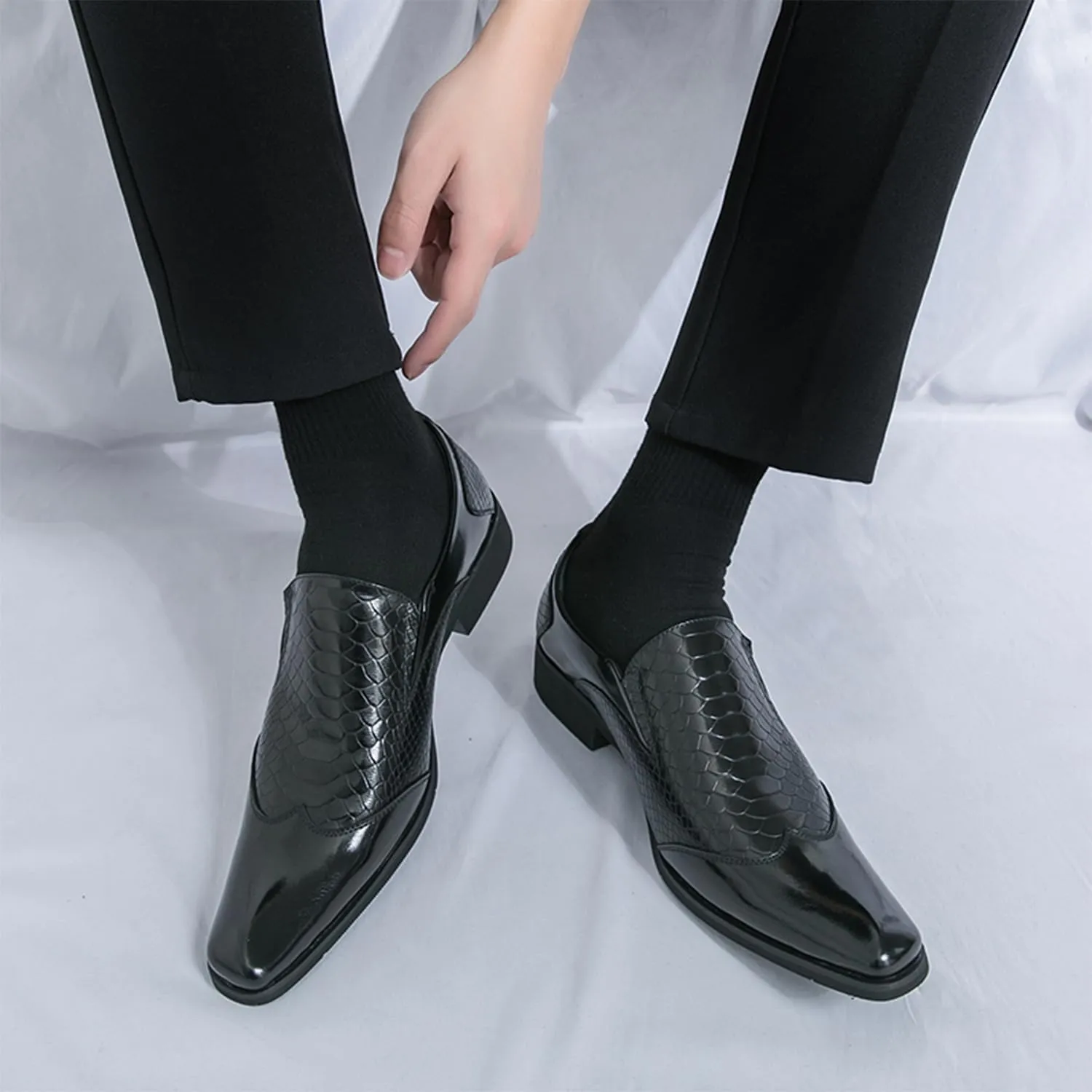 Men's Leather Loafers Black Slip-on Loafers with Snake Pattern Office Formal Oxfords Dancing Dress Shoes