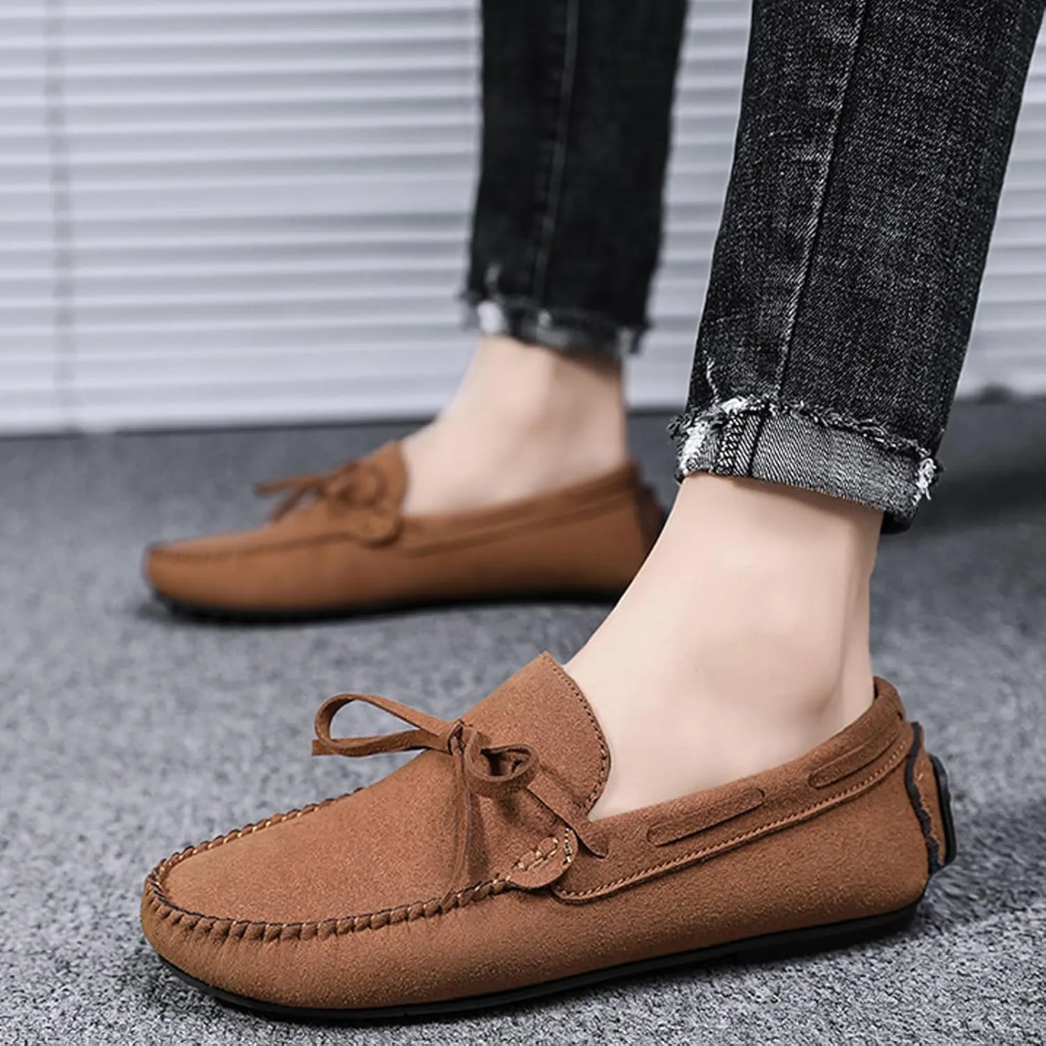 Men's Suede Leather Bow Tie Flat Loafers Classic Round Toe Non-Slip Soft Sole Driving Slip-On Business Moccasins Boat Shoes