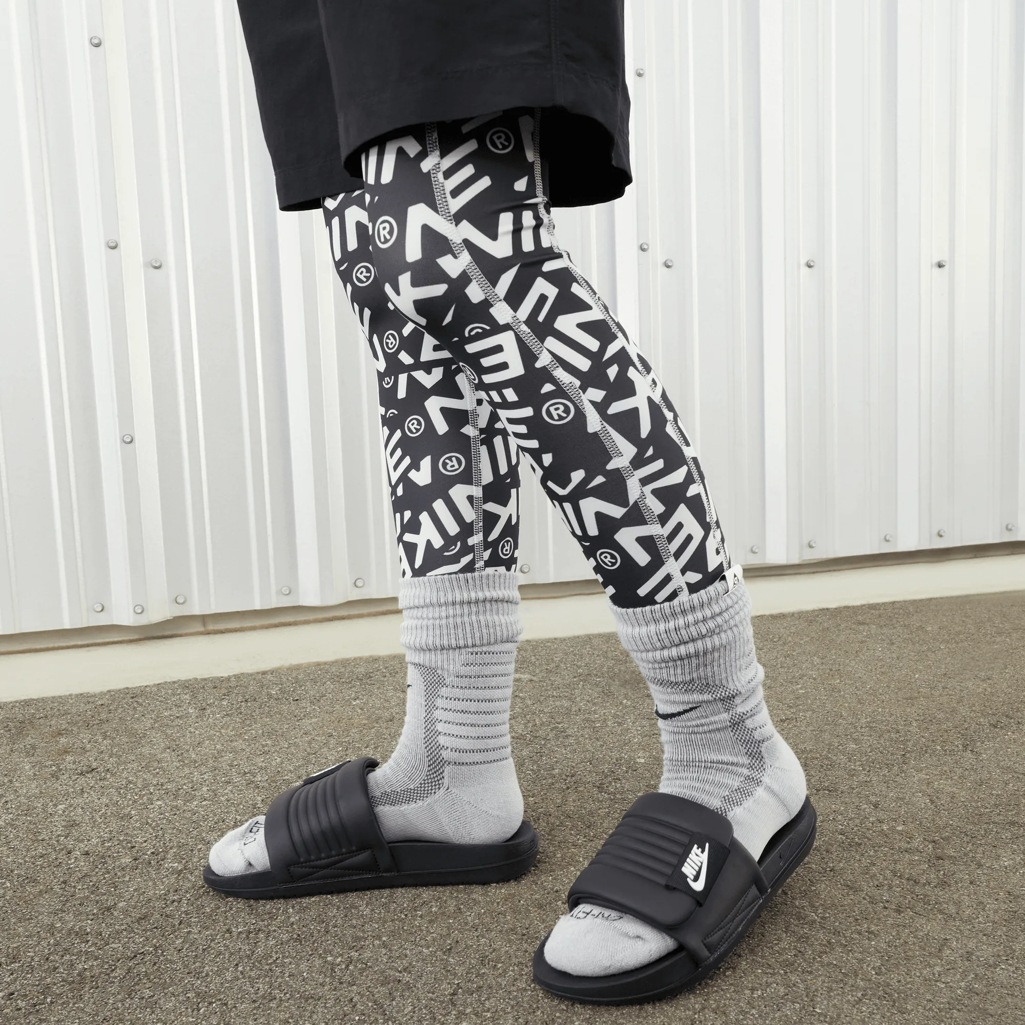 NIKE OFFCOURT ADJUST WOMEN'S SLIDES