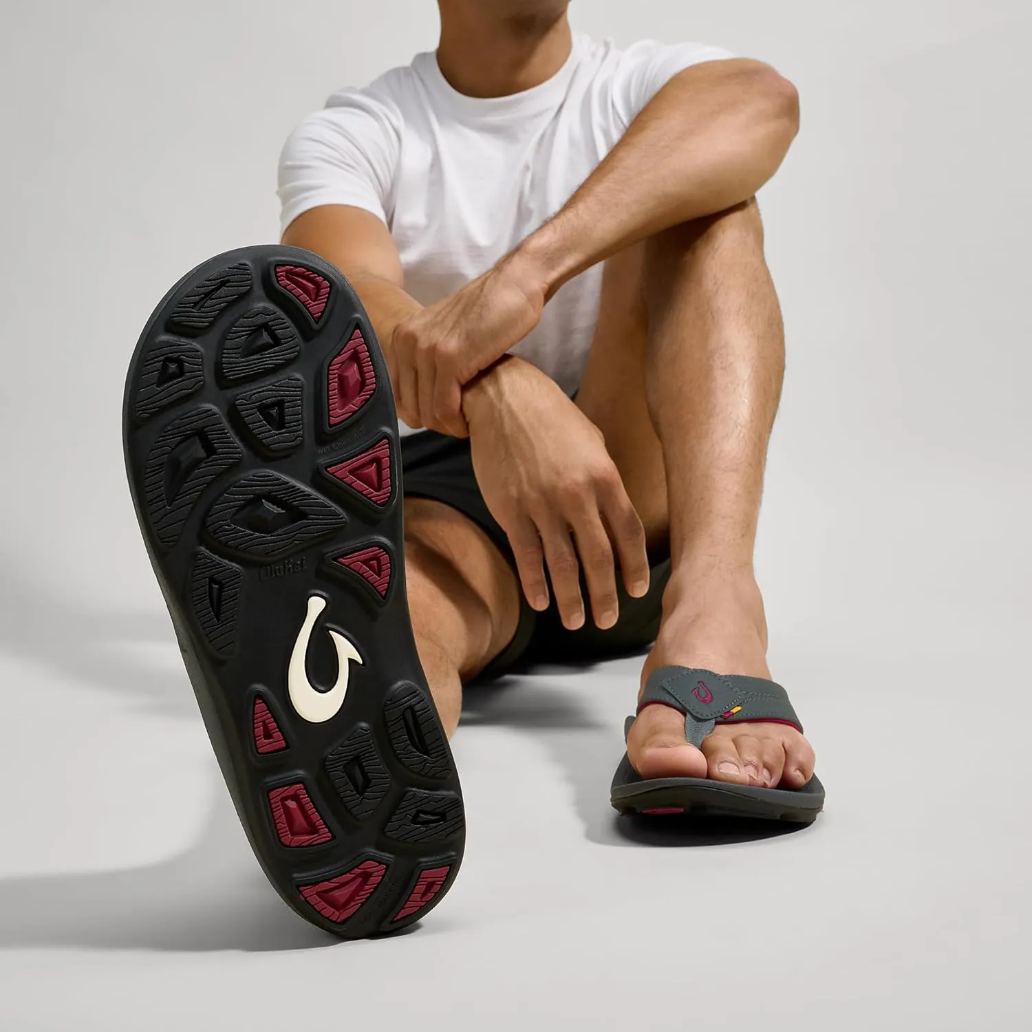 OLUKAI Kipi Men's Beach Sandals, Water Resistant Flip Flops, Quick Dry Material & Arch Support, All-Day Comfort