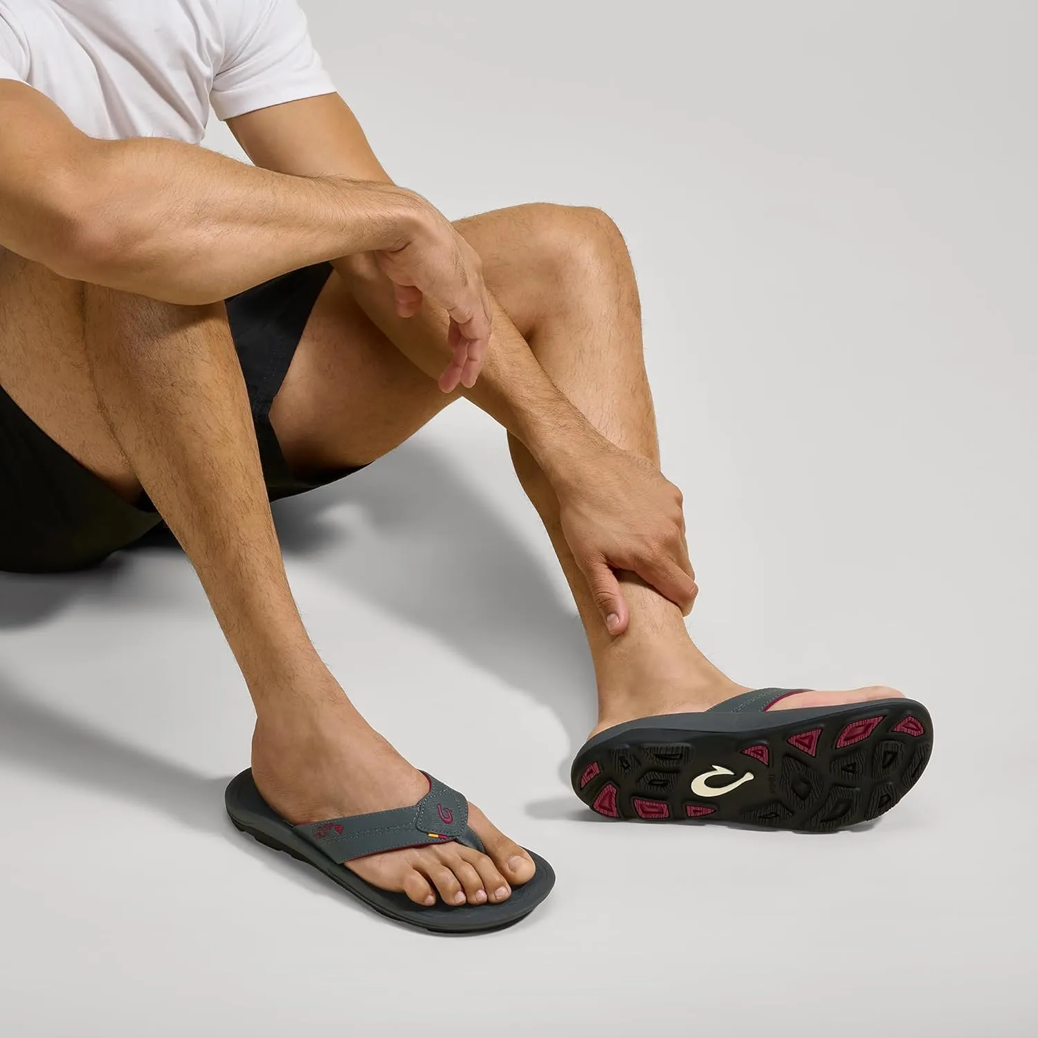 OLUKAI Kipi Men's Beach Sandals, Water Resistant Flip Flops, Quick Dry Material & Arch Support, All-Day Comfort