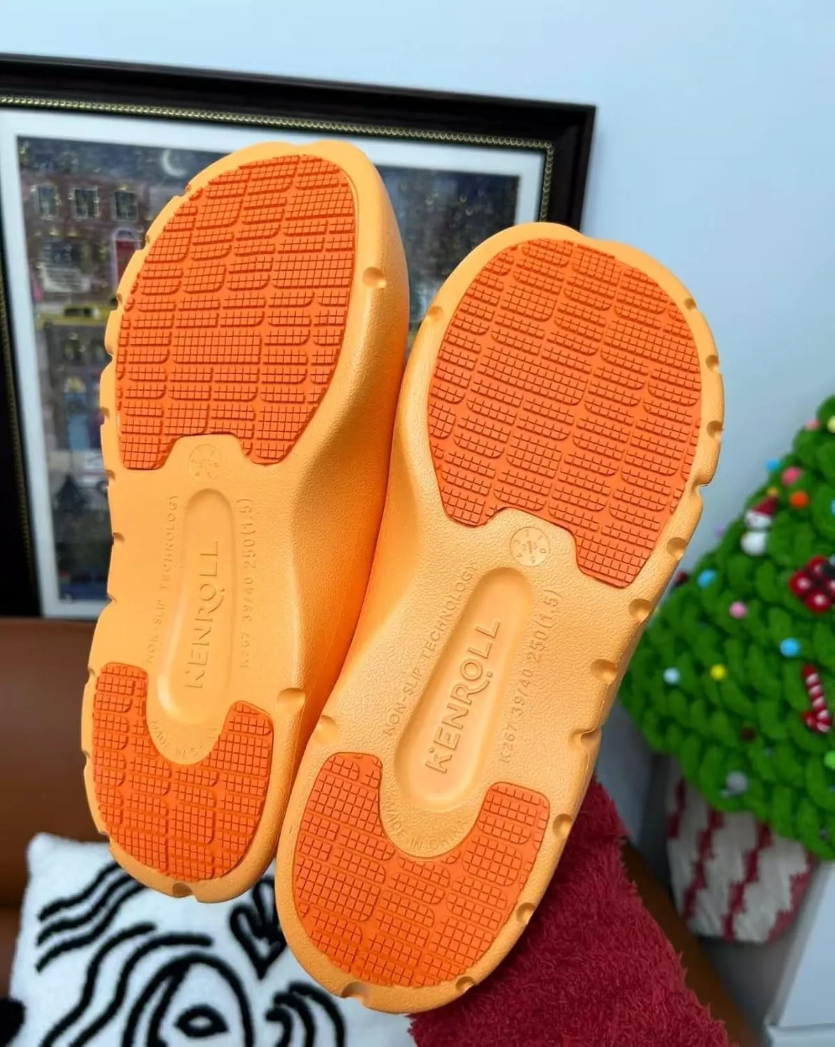 Outdoor Slide Sandals, Non Slip Summer Slippers for Women and Men, Indoor Lightweight House Shower Shoes