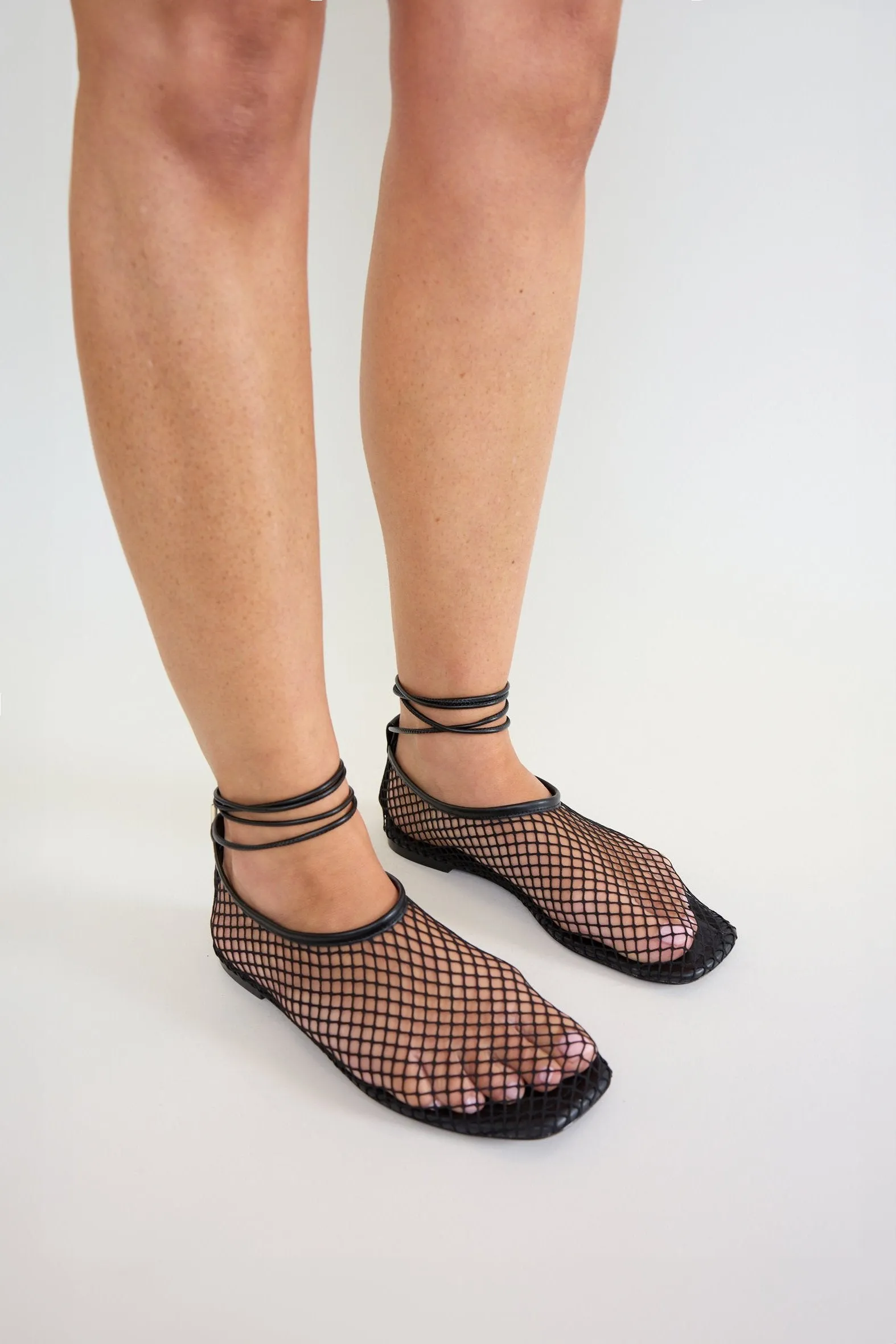 THEOS MESH FLAT | BLACK