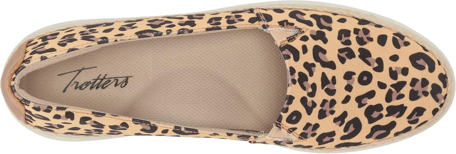 Trotters Women's Accent Loafer