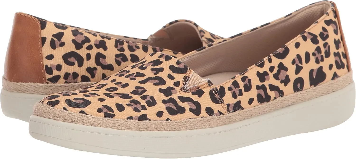 Trotters Women's Accent Loafer
