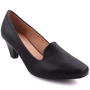 Women “SINA” Closed Toe Kitten Heel Courts