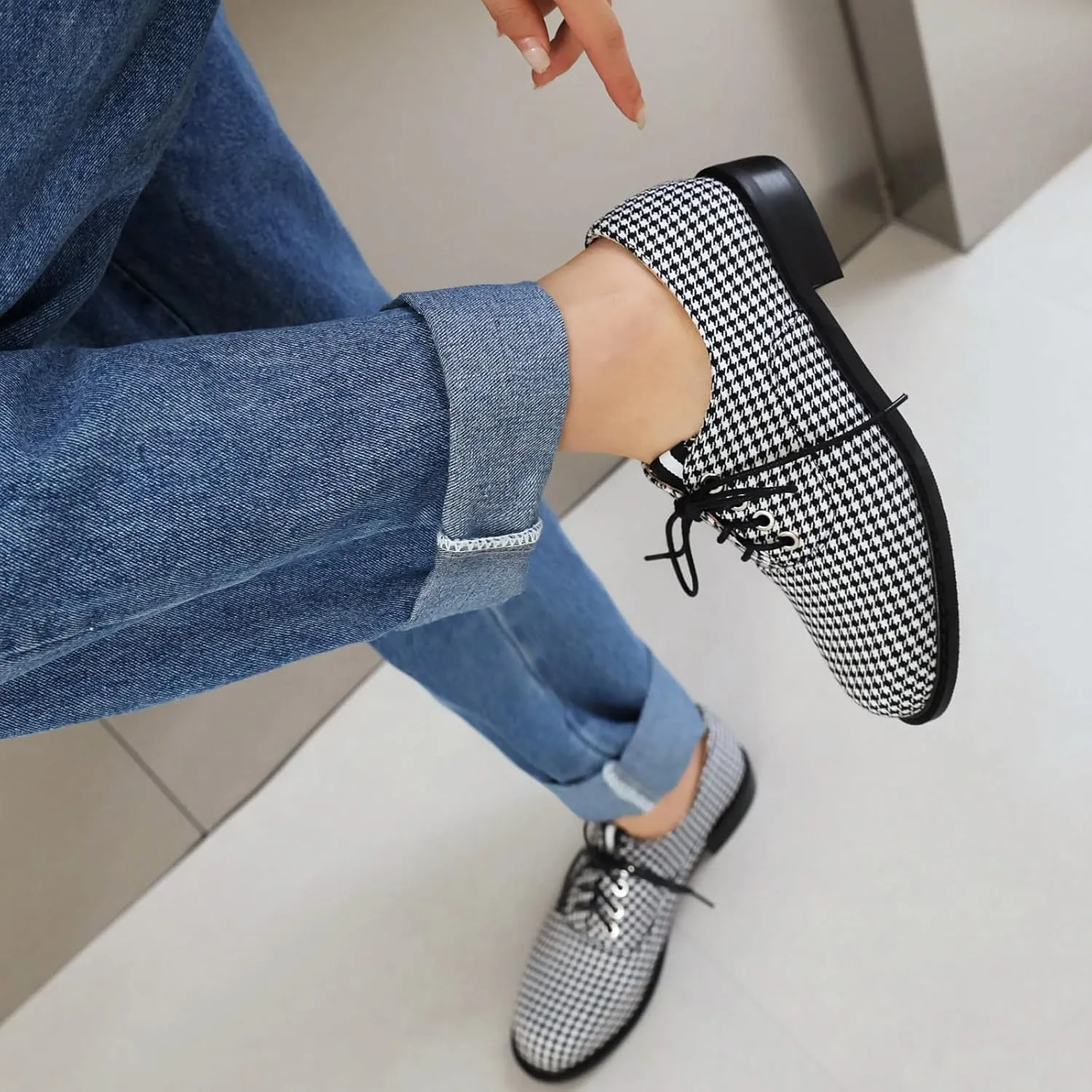 Women's Casual Dress Oxford Shoes, Vintage Brogue Saddle Oxfords, Wingtip Round Toe Lace up Shoes