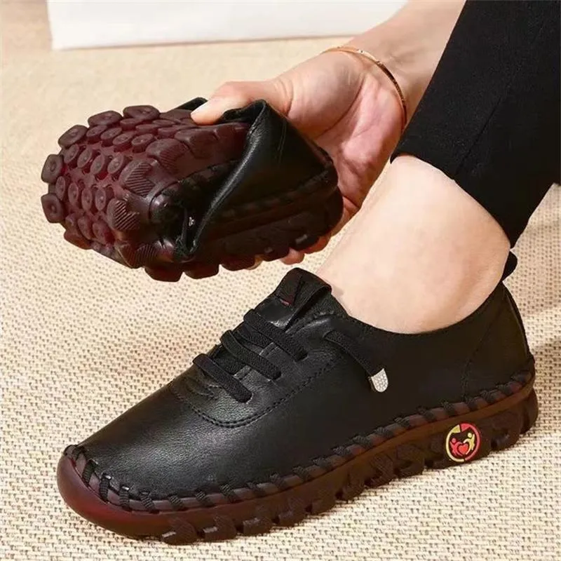 Women’s comfortable soft-sole flat shoes