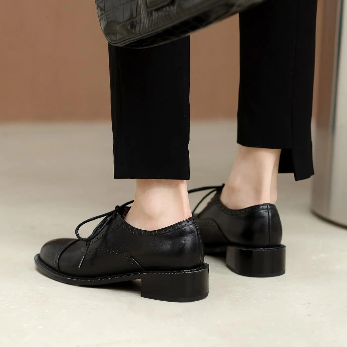 Women's Perforated Classic Lace-up Oxfords Brogue Wingtip Round Toe Derby Saddle Leather Shoes for Women Girls Lady Wife