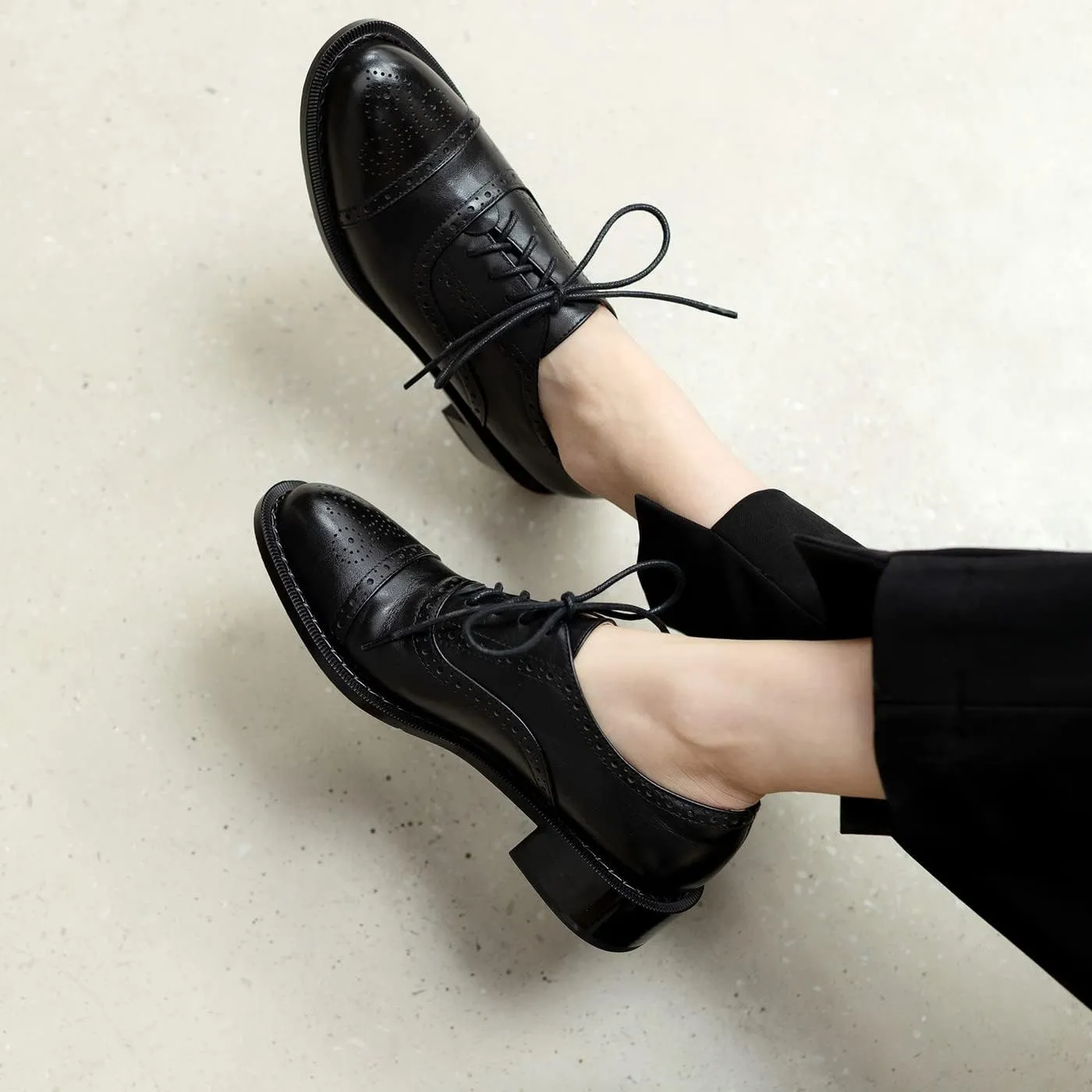 Women's Perforated Classic Lace-up Oxfords Brogue Wingtip Round Toe Derby Saddle Leather Shoes for Women Girls Lady Wife