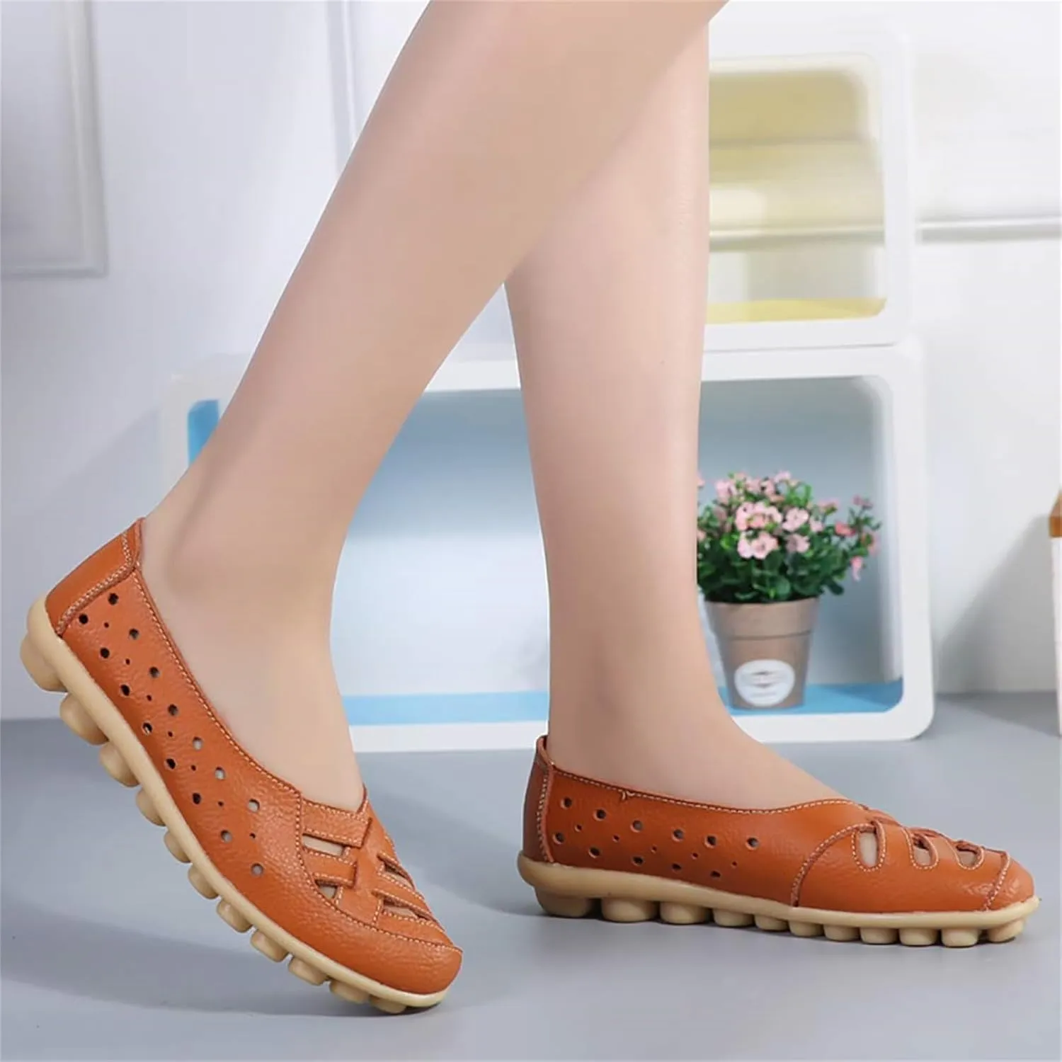 Womens Sandals Fashion Flats Closed Toe Sandals Lightweight Breathable Hollow Out Sandal Comfortable Leather Loafers Cross Walking Flat Shoes Summer Slip-On Shoes